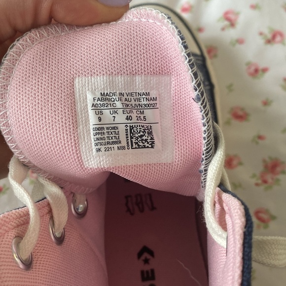 NWOT Converse Platform Hightops - Picture 5 of 5